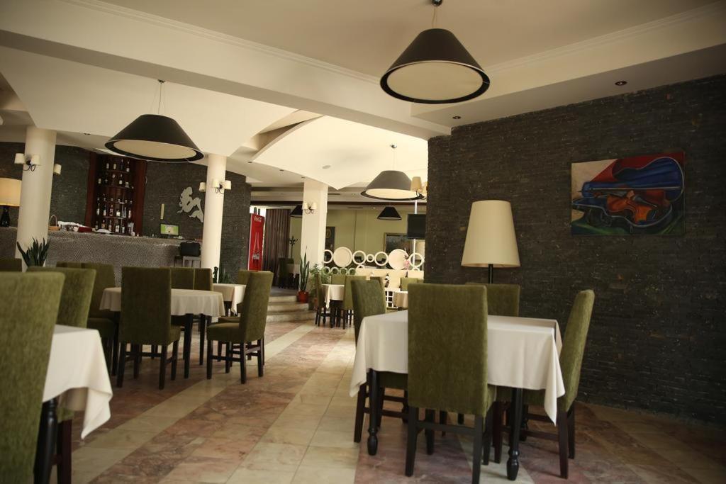 Sirena Hotel Tushemisht エクステリア 写真