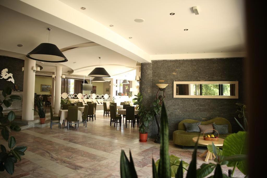 Sirena Hotel Tushemisht エクステリア 写真