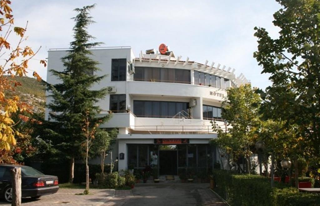 Sirena Hotel Tushemisht エクステリア 写真
